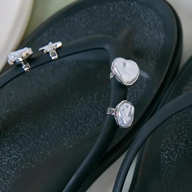 Baroque Drop Pearlsandalccharm Γούρια Jibbitz™ Charms Baroque Drop Pearlsandalccharm Γούρια Jibbitz™ Charms