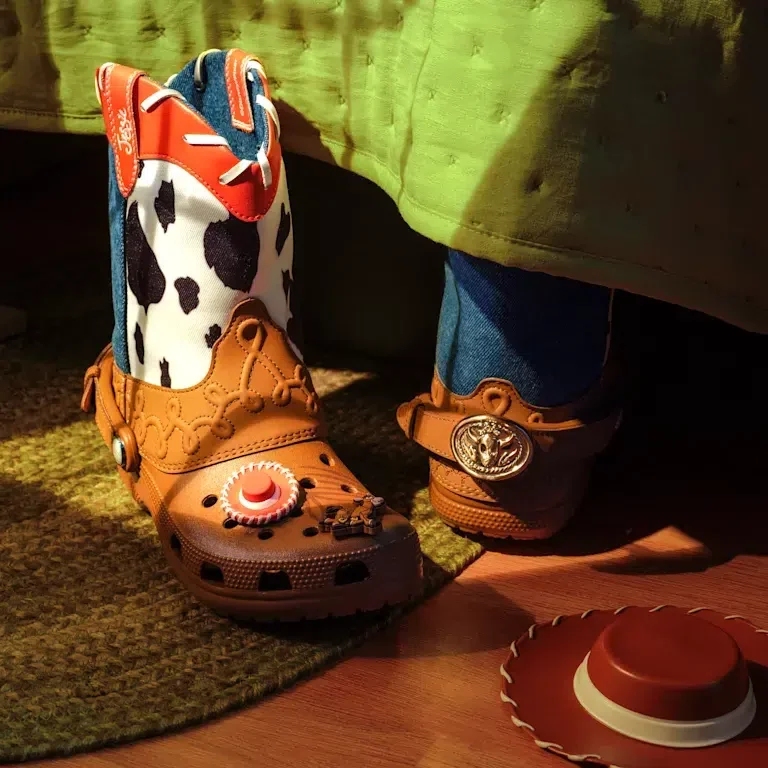 Μπότες «Τζέσι» από την ταινία «Toy Story» της Disney και της Pixar Μπότες «Τζέσι» από την ταινία «Toy Story» της Disney και της Pixar