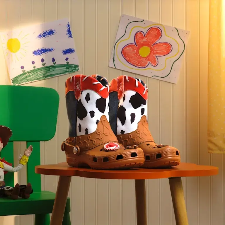 Μπότες «Τζέσι» από την ταινία «Toy Story» της Disney και της Pixar Μπότες «Τζέσι» από την ταινία «Toy Story» της Disney και της Pixar